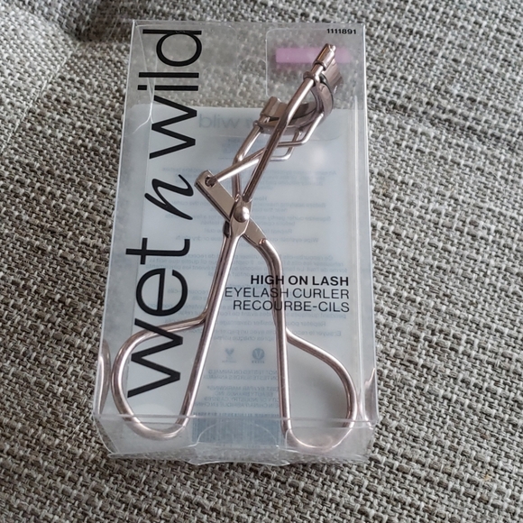 Wet N Wild High on Lash Eyelash Curler NWT
